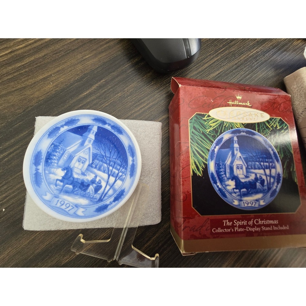 Hallmark 1997 The SpiritofChristmas Keepsake Ornament Collector Plate Blue White